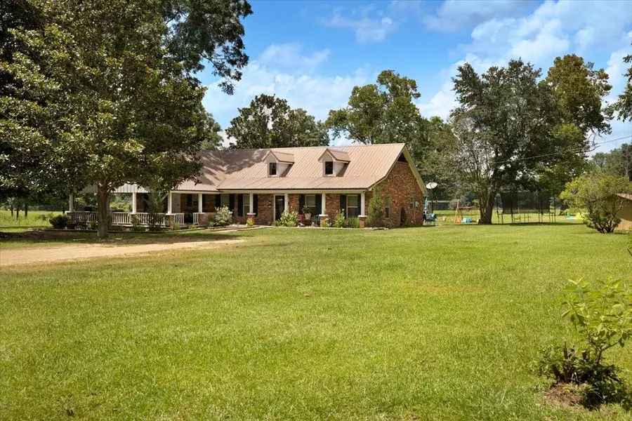 92 Duval Stuart Rd., Hattiesburg, MS 39402