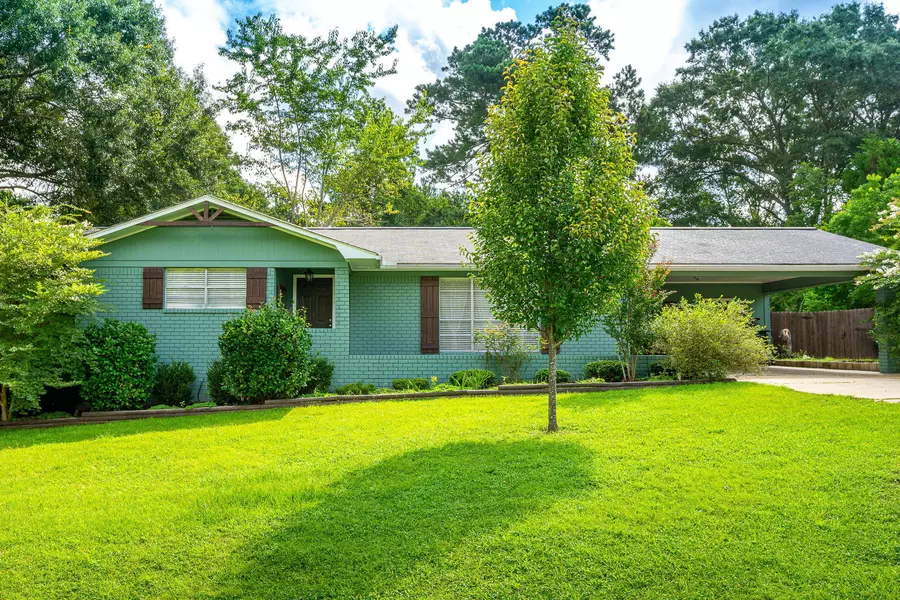 204 Starlane Dr., Petal, MS 39465