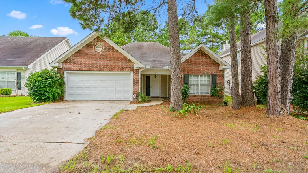 210 Pinewood Dr., Hattiesburg, MS 39402