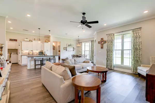 Hattiesburg, MS 39402,115 Coastal Oak