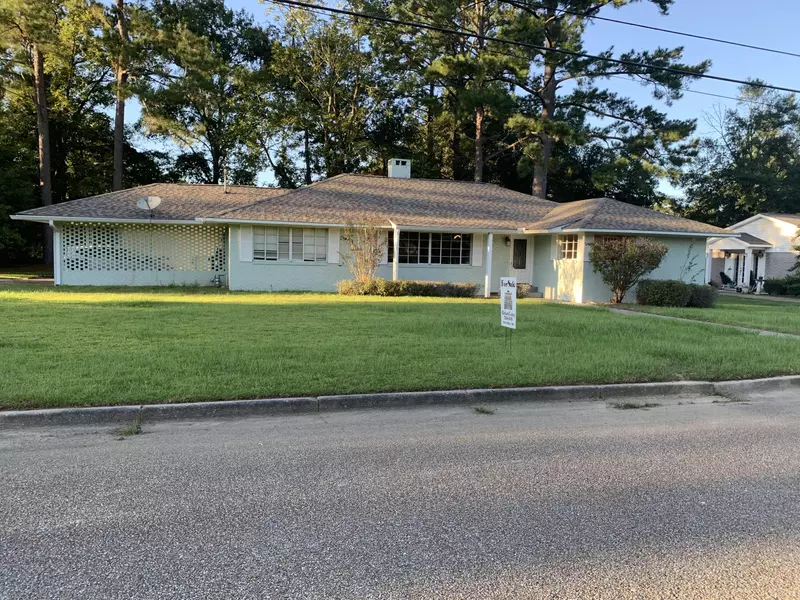 1923 Orchard, Columbia, MS 39429