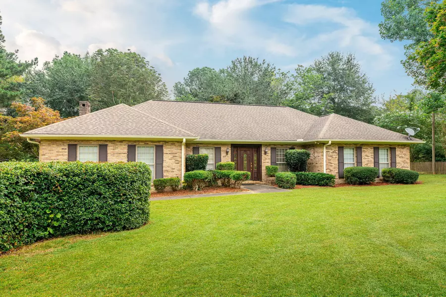 12 Twin Oaks Cir., Hattiesburg, MS 39402