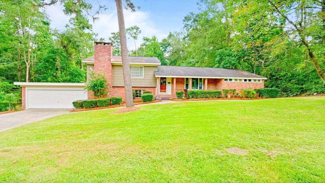 224 Pinehills Dr., Hattiesburg, MS 39402