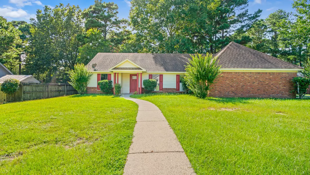 1 Summer Oaks Dr, Hattiesburg, MS 39402