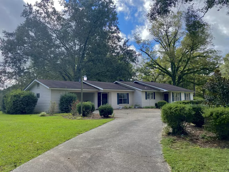 603 Leeville Rd., Petal, MS 39465