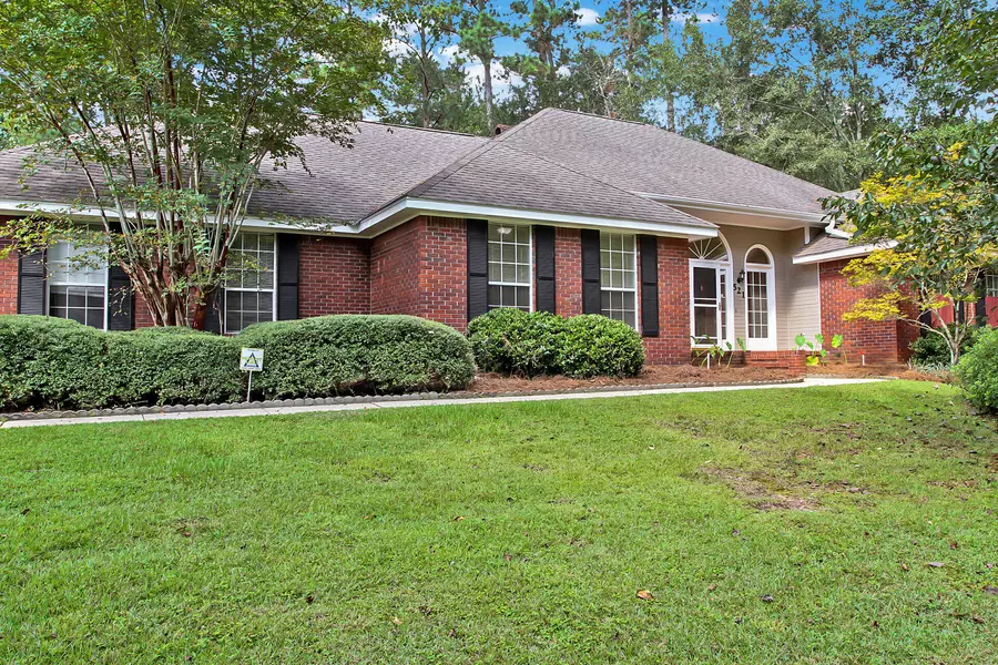 521 Green Hills Dr., Hattiesburg, MS 39402