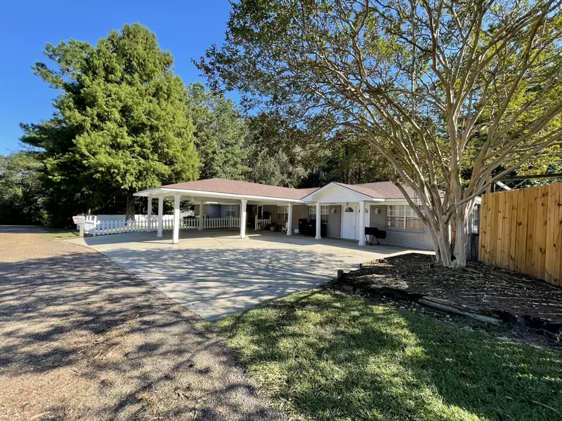 100 Briarwood Dr, Tylertown, MS 39667