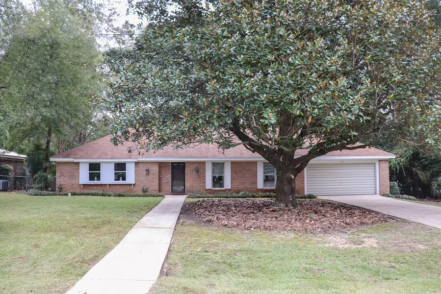 202 Pecan Grove Dr., Hattiesburg, MS 39402