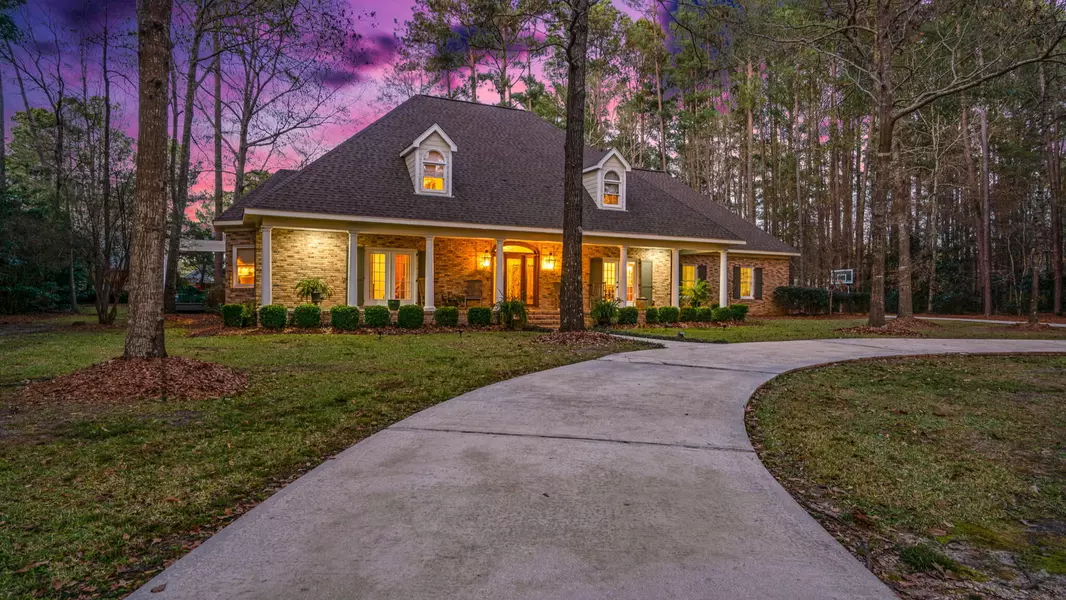 10 Grand Bayou Cir., Hattiesburg, MS 39402