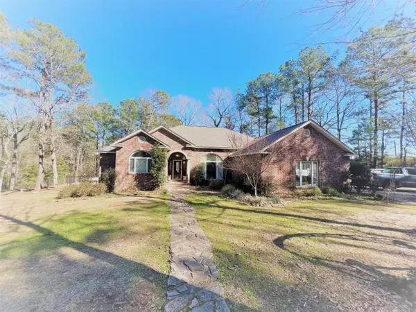 35 Hickory Point, Laurel, MS 39443