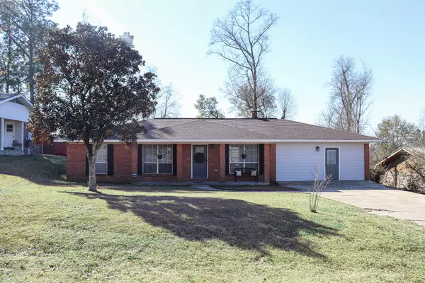 Petal, MS 39465,208 Walnut Dr.