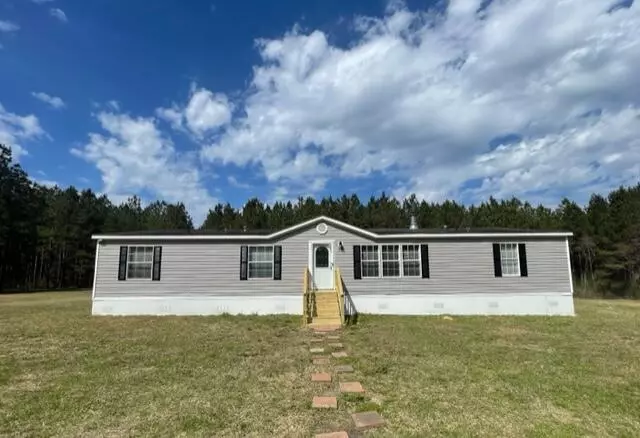 39 Rayburn Pierce Rd., Richton, MS 39476