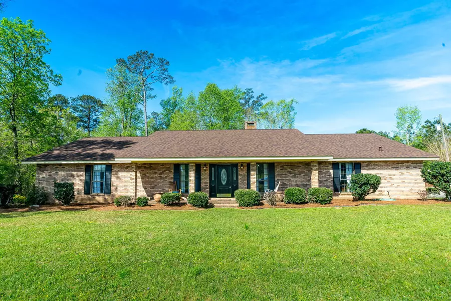63 W Lakeview Dr., Columbia, MS 39429