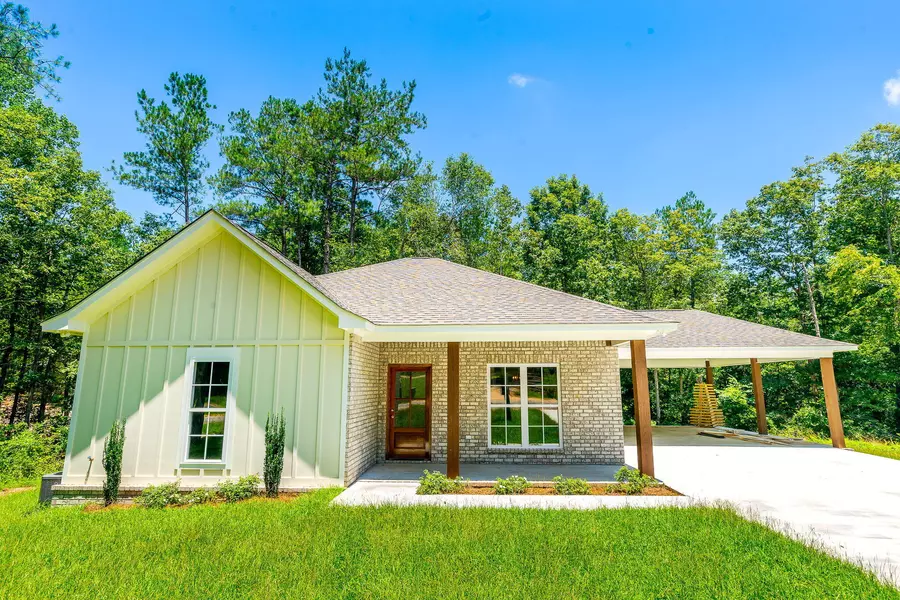 52 C Neal Dr., Seminary, MS 39479