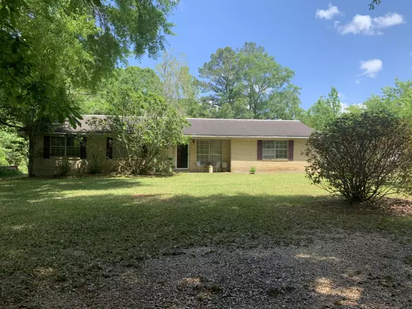 169 Mooney Rd., Collins, MS 39428