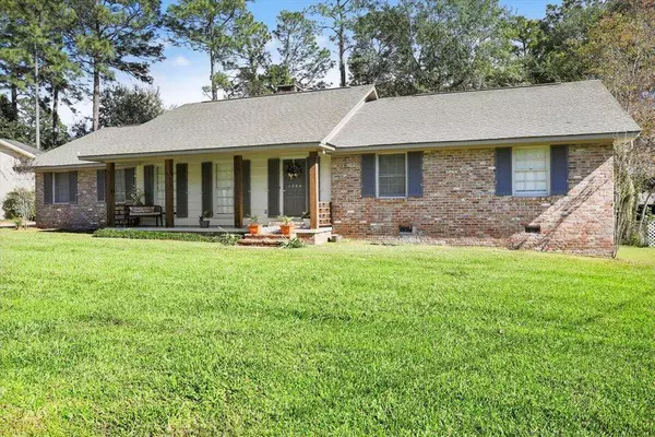 1206 Carter Dr., Hattiesburg, MS 39402