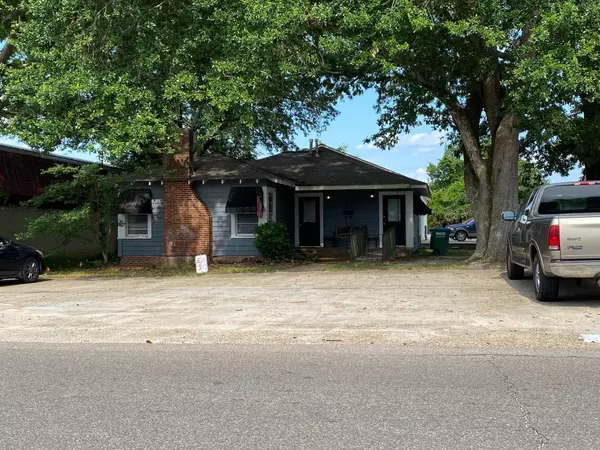 Petal, MS 39465,123 S George St.