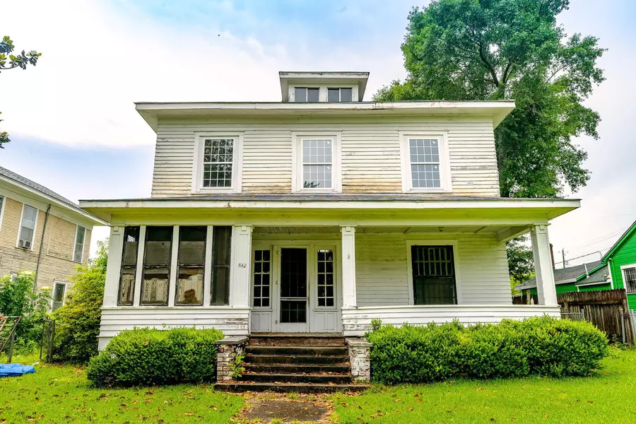 842 N 1st, Laurel, MS 39440