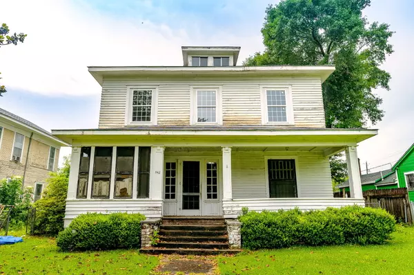 Laurel, MS 39440,842 N 1st