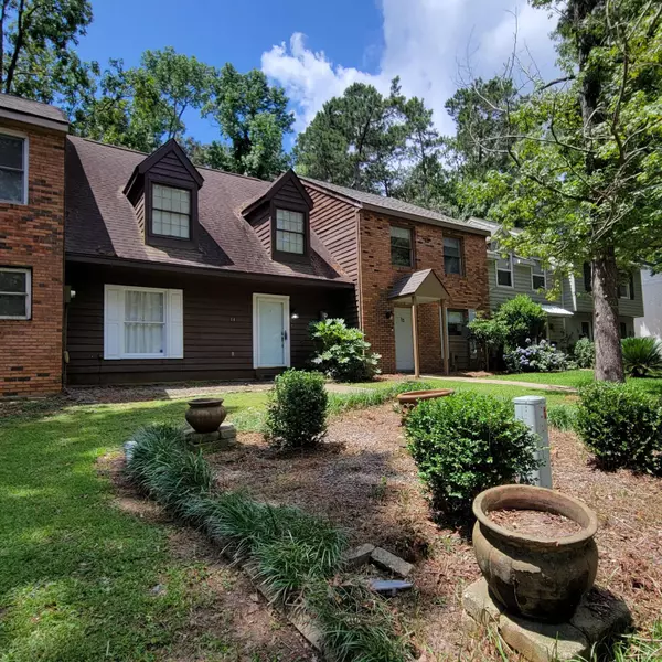 14 Hickory Knoll, Hattiesburg, MS 39402