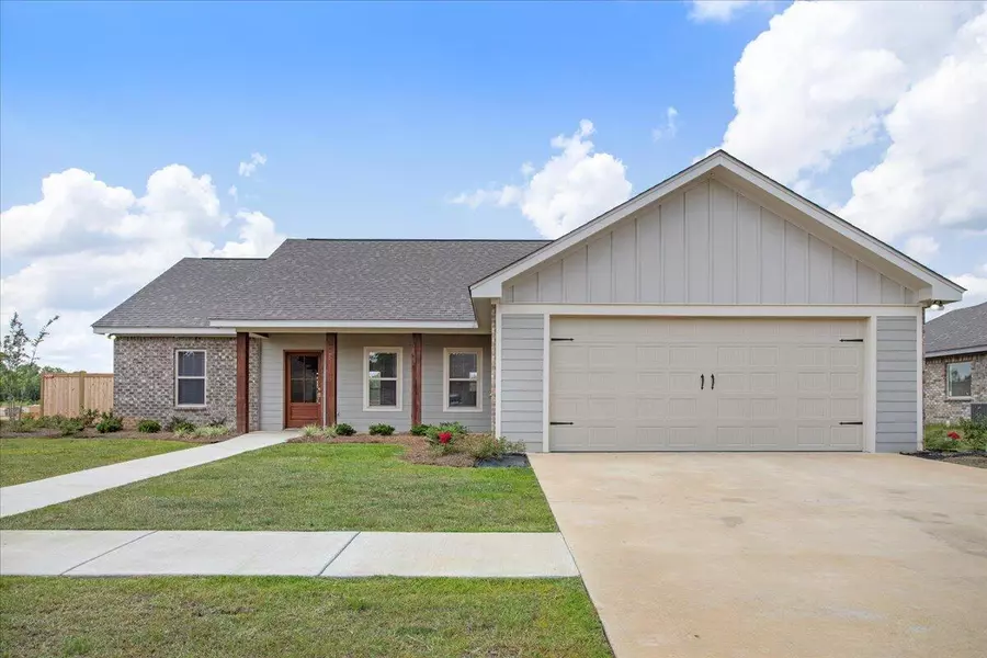 38 Castlewoods Way, Petal, MS 39465