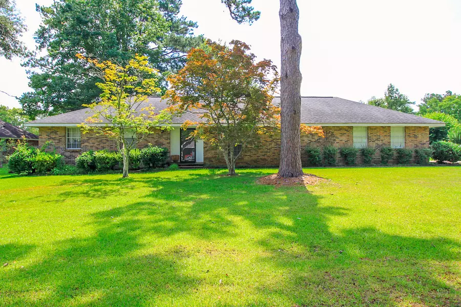 109 Walton Dr., Petal, MS 39465