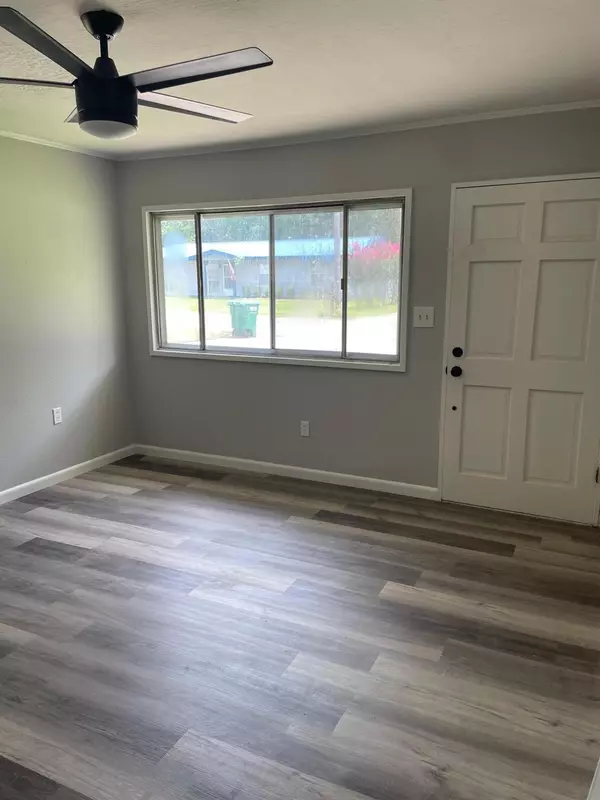 Petal, MS 39465,204 Willow St.