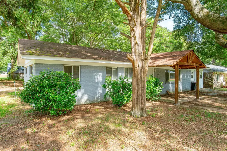 1714 Magnolia, Prentiss, MS 39474