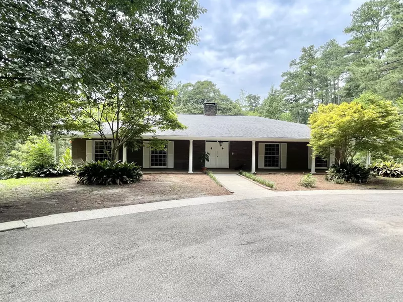 2086 Briarwood Dr., Laurel, MS 39440