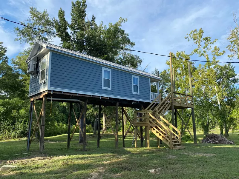 9083 Old River Rd., Petal, MS 39465