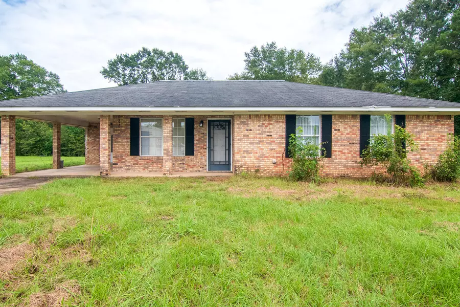 21 Essary Ln., Seminary, MS 39479