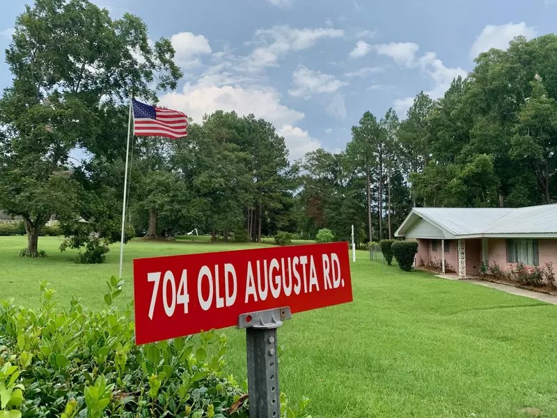 701 Bay Ave., Richton, MS 39476