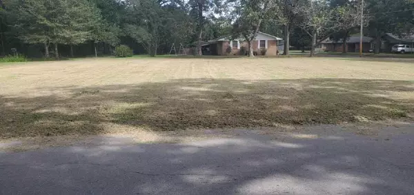 Columbia, MS 39429,909 & 911 Askew Street