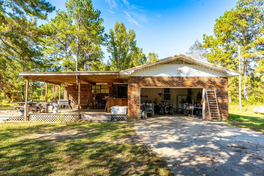 94 Double R Ln., Columbia, MS 39429