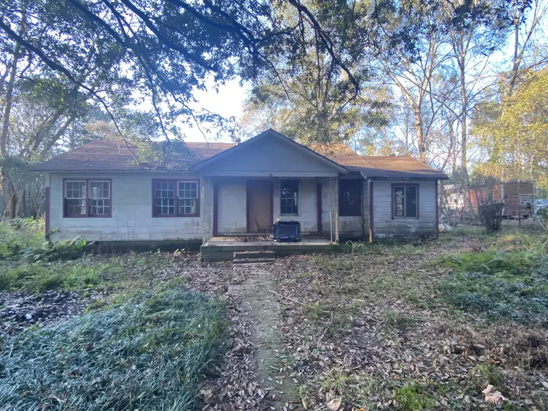 26 Gulf Camp Cir., Lumberton, MS 39455