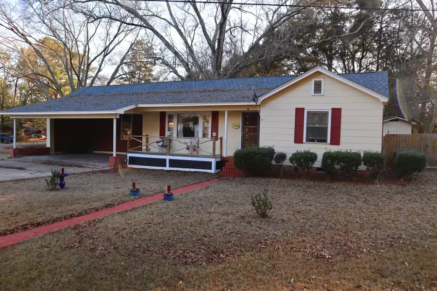 706 Garden Dr., Laurel, MS 39440