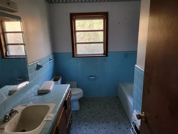 Columbia, MS 39429,938 West Ave.