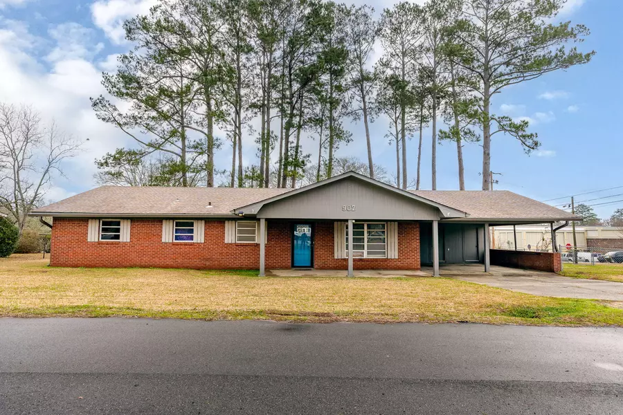 907 Bailey Ave., Ellisville, MS 39437