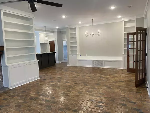 Hattiesburg, MS 39402,41 Cinnamon Fern