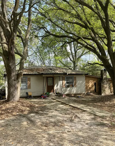 211 Dutton, Laurel, MS 39440