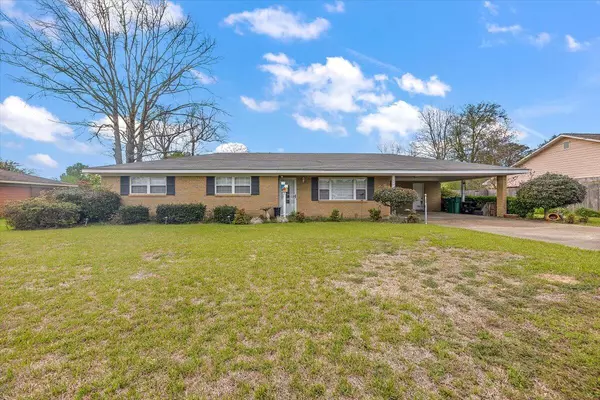 104 Meadowbrook Dr., Petal, MS 39465