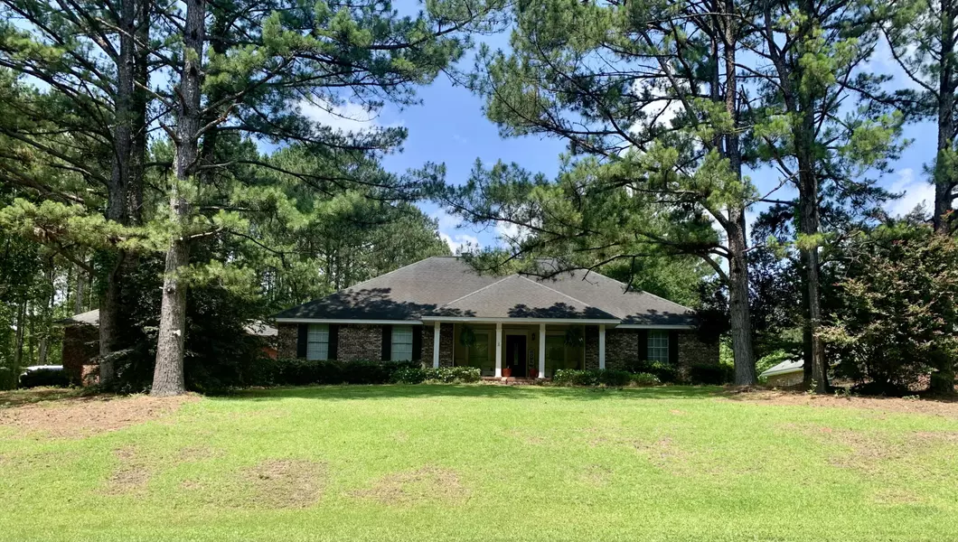62 Robert E Lee Rd., Hattiesburg, MS 39401
