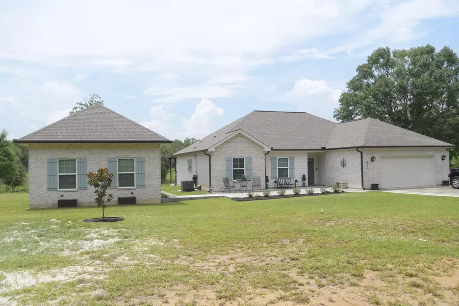 869 Old Hwy 11, Carriere, MS 39426