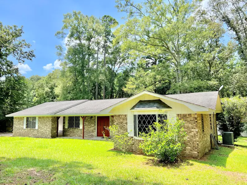 39 Carlos Dr, Ellisville, MS 39437