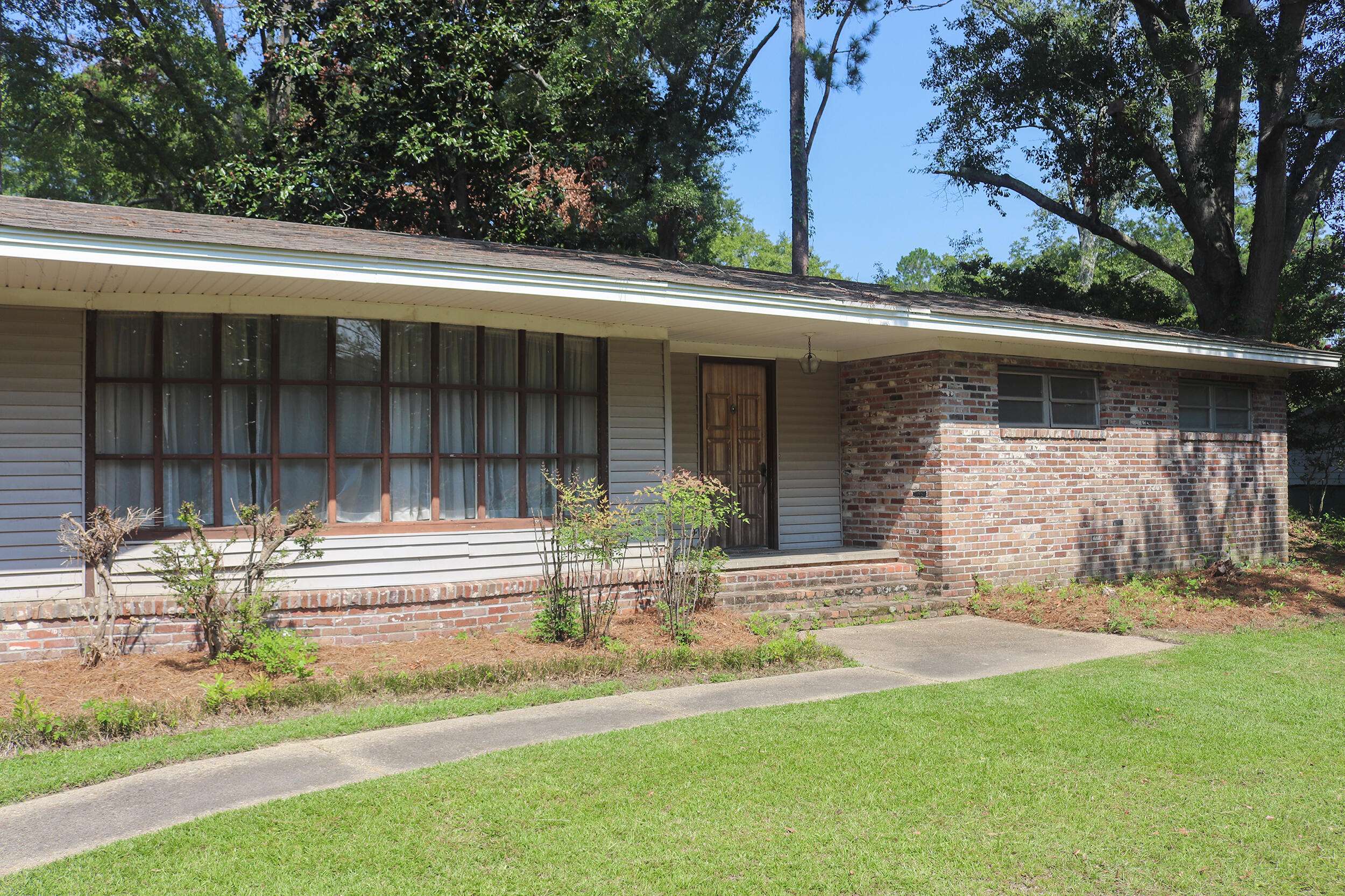 Hattiesburg, MS 39402,603 S 28th Ave.