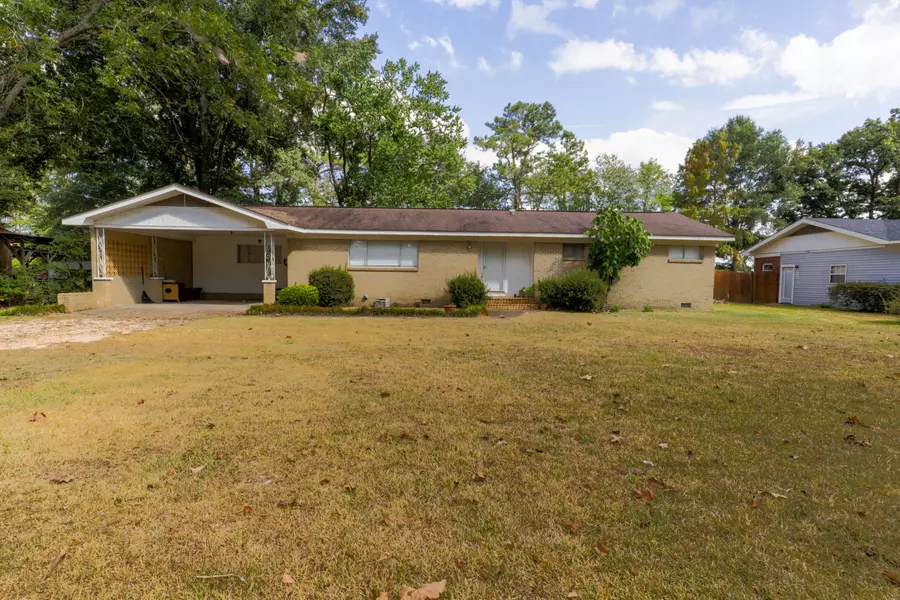 291 Magnolia Dr., Raleigh, MS 39153