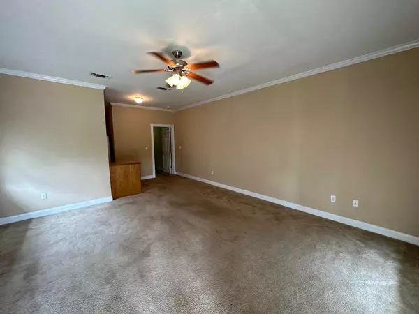 Hattiesburg, MS 39402,220 Hawthorne