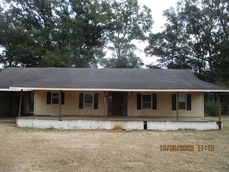 576 Deer Park Rd., Leakesville, MS 39451
