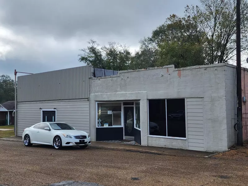 919 2nd St., Prentiss, MS 39474