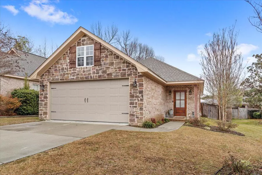 16 Riviera Cir., Hattiesburg, MS 39402